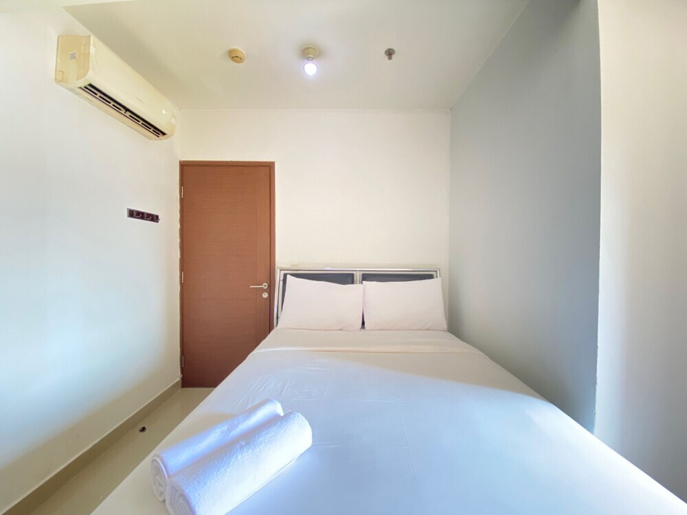 Бандунг: Bright & Stylish 2BR Hook Apartment At Sudirman Suites Bandung