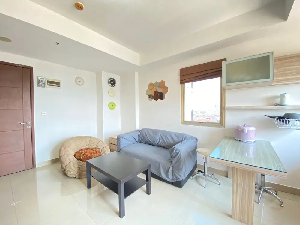 Бандунг: Bright & Stylish 2BR Hook Apartment At Sudirman Suites Bandung