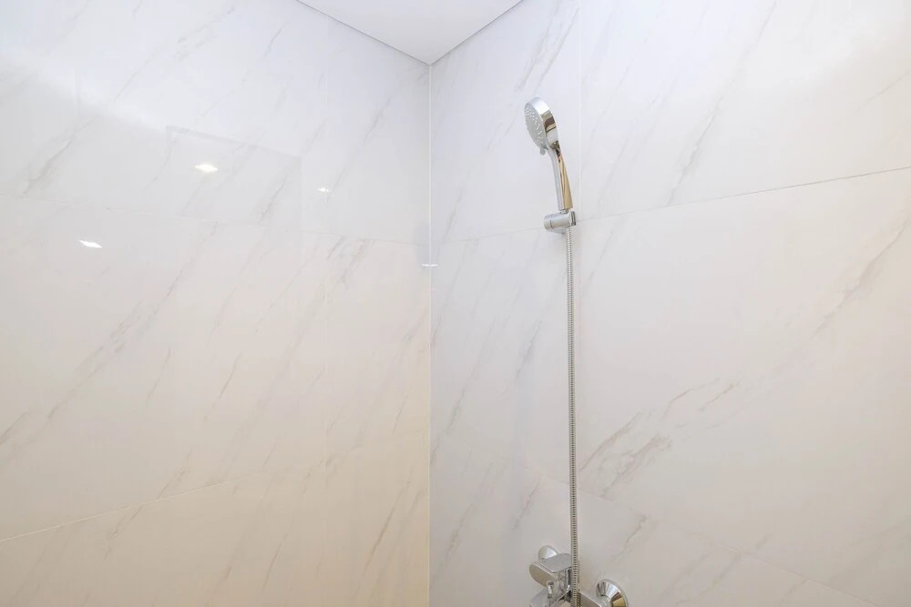 Джакарта: Minimalist and Homey 1BR at Ciputra World 2 Apartment