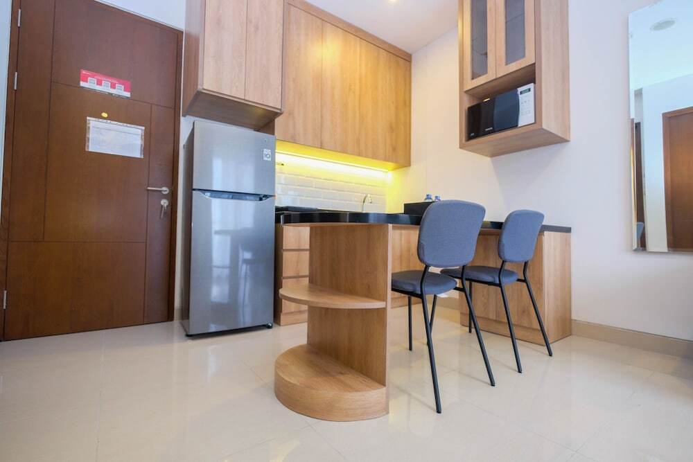 Джакарта: Minimalist and Homey 1BR at Ciputra World 2 Apartment