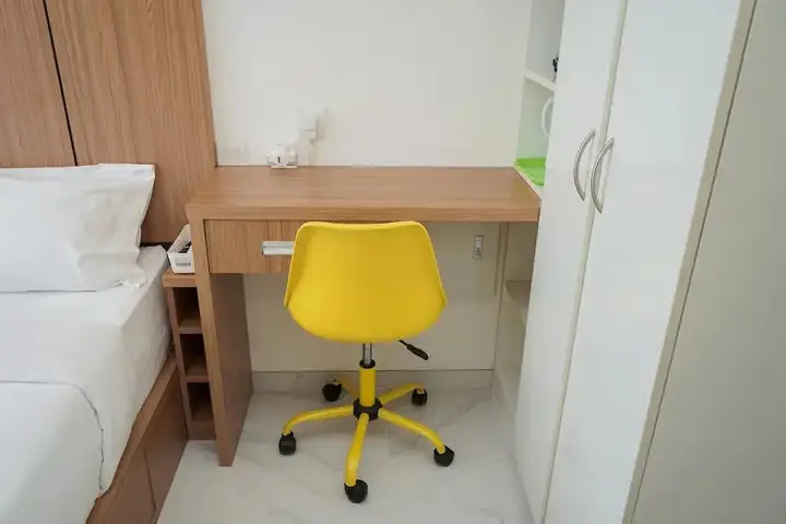 Legok: Well Appointed and Homey Studio at Sky House BSD Apartment