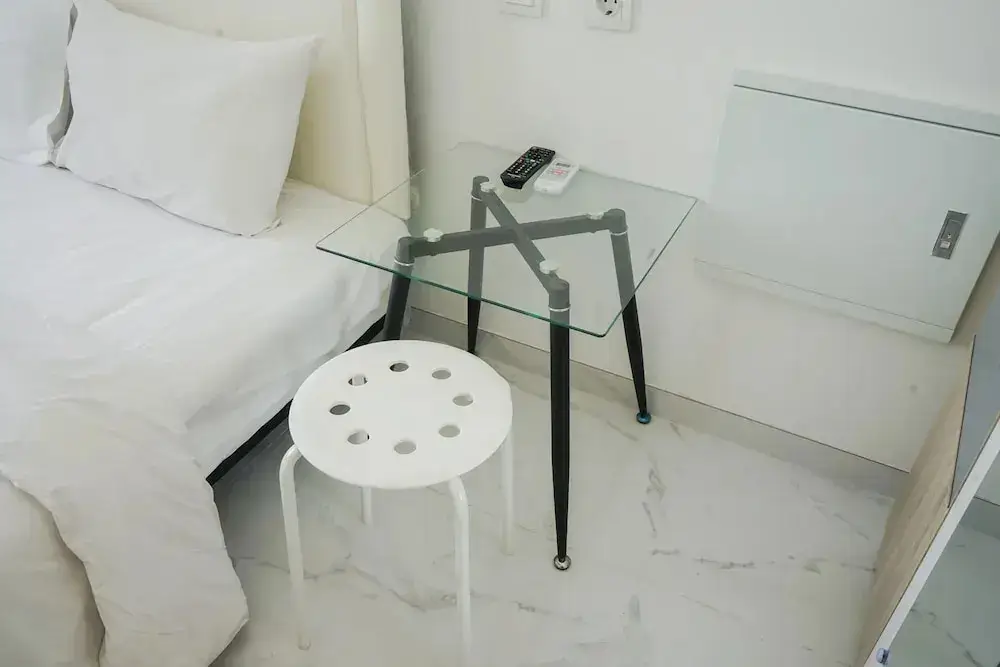 Legok: Elegant and Homey Studio at Sky House BSD Apartment
