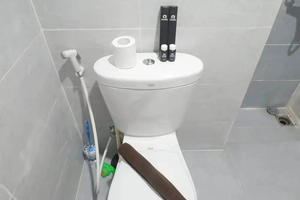 Сурабая: Scenic Studio Apartment at Taman Melati