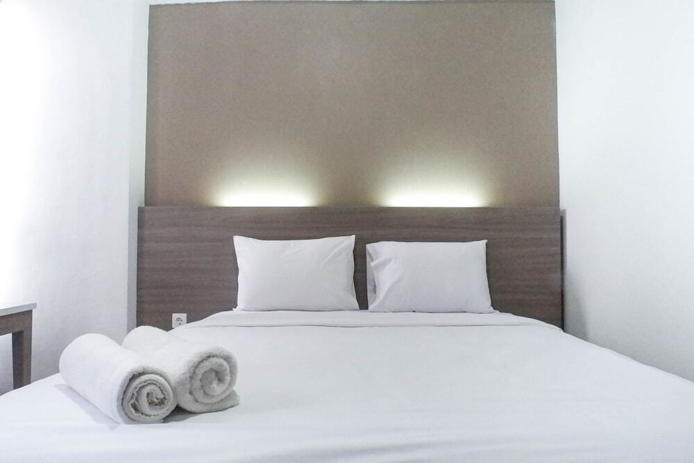 Сурабая: Scenic Studio Apartment at Taman Melati