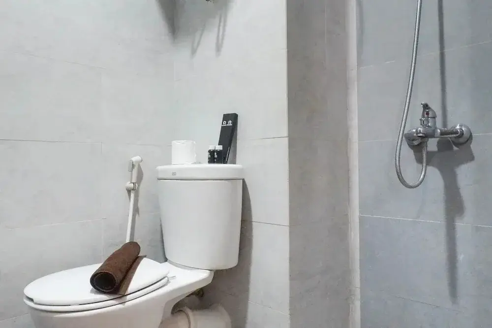 Сурабая: Chic and Cozy Studio Apartment at Taman Melati Surabaya