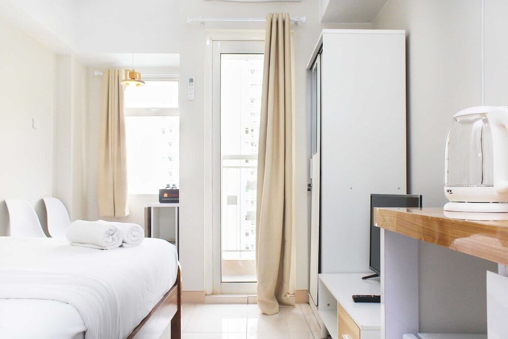 Бекаси: Comfort and Minimalist Studio at Springlake Summarecon Bekasi Apartment