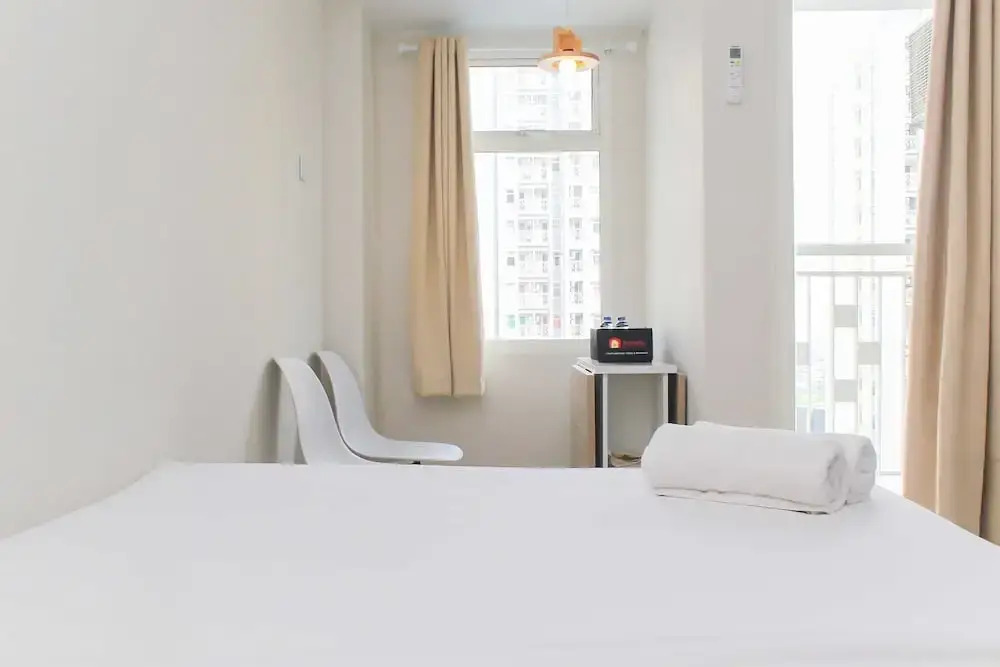 Бекаси: Comfort and Minimalist Studio at Springlake Summarecon Bekasi Apartment
