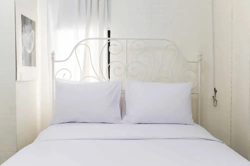 Джакарта: White and Nice 1BR at Bassura City Apartment