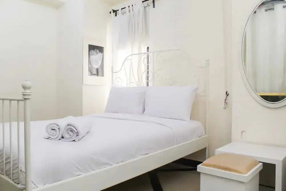 Джакарта: White and Nice 1BR at Bassura City Apartment