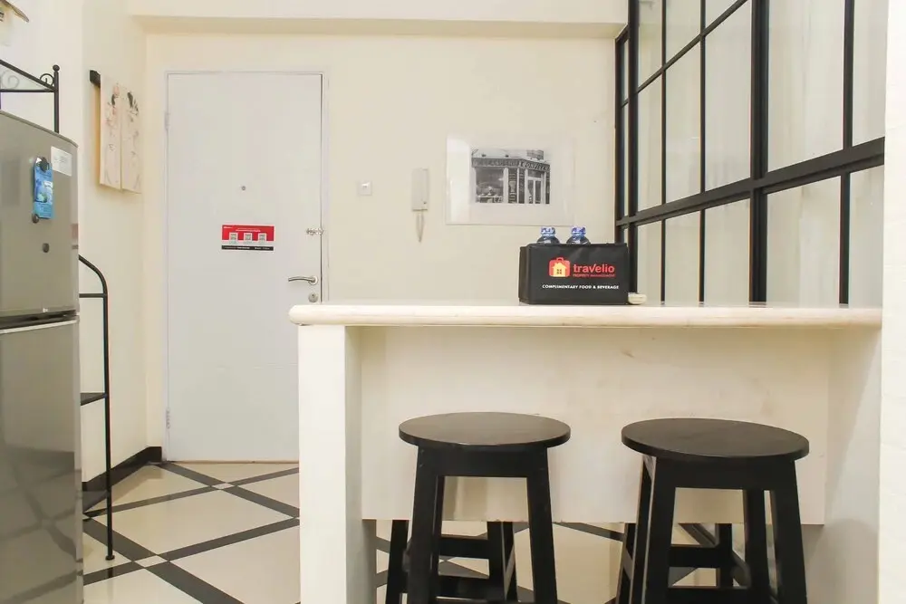 Джакарта: White and Nice 1BR at Bassura City Apartment