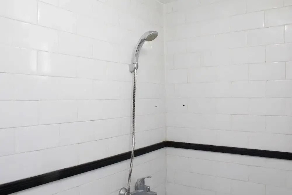 Джакарта: White and Nice 1BR at Bassura City Apartment