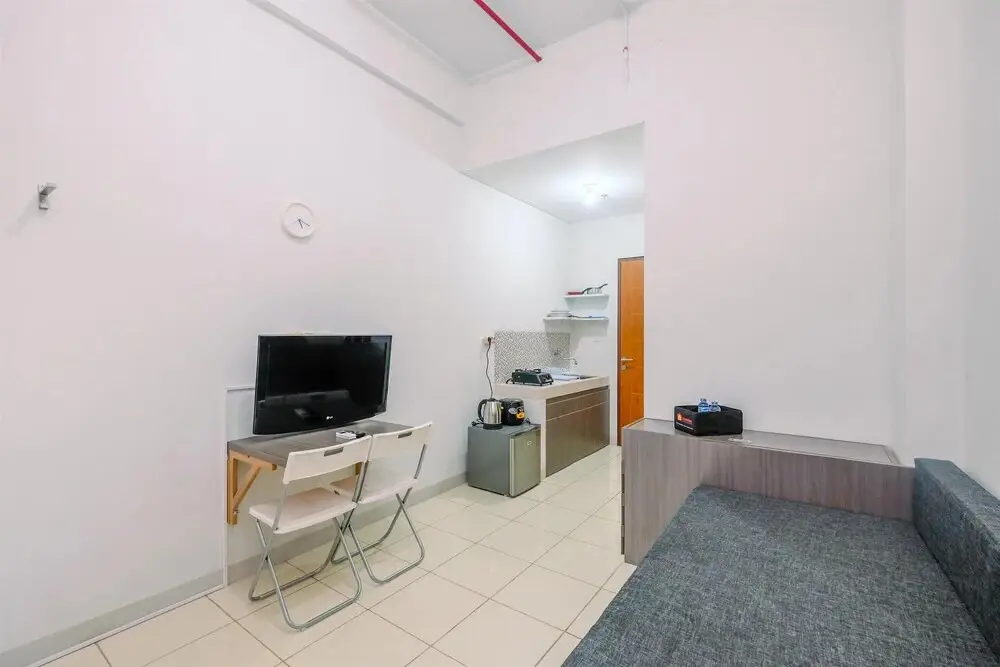 Депок: Comfortable and Minimalist Studio at Dave Apartment