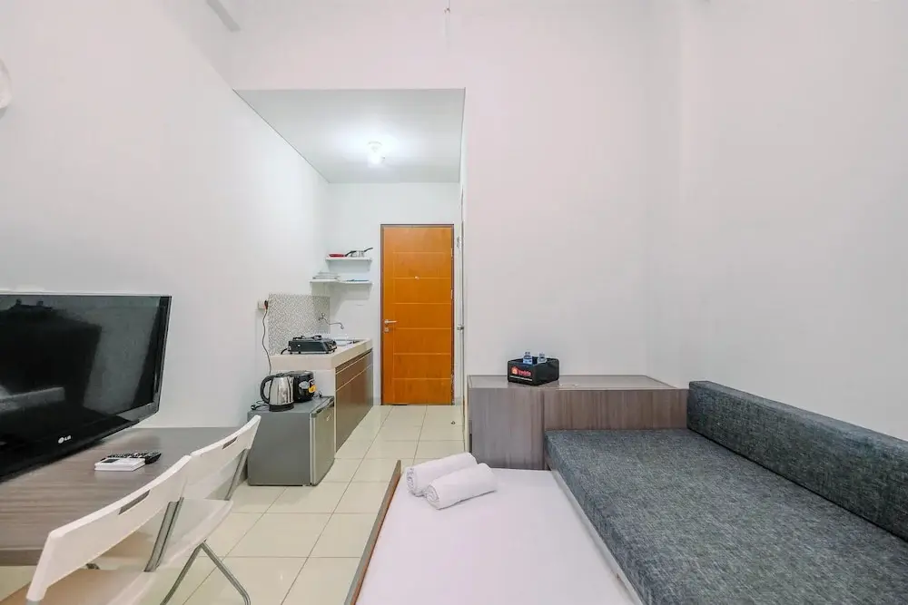 Депок: Comfortable and Minimalist Studio at Dave Apartment