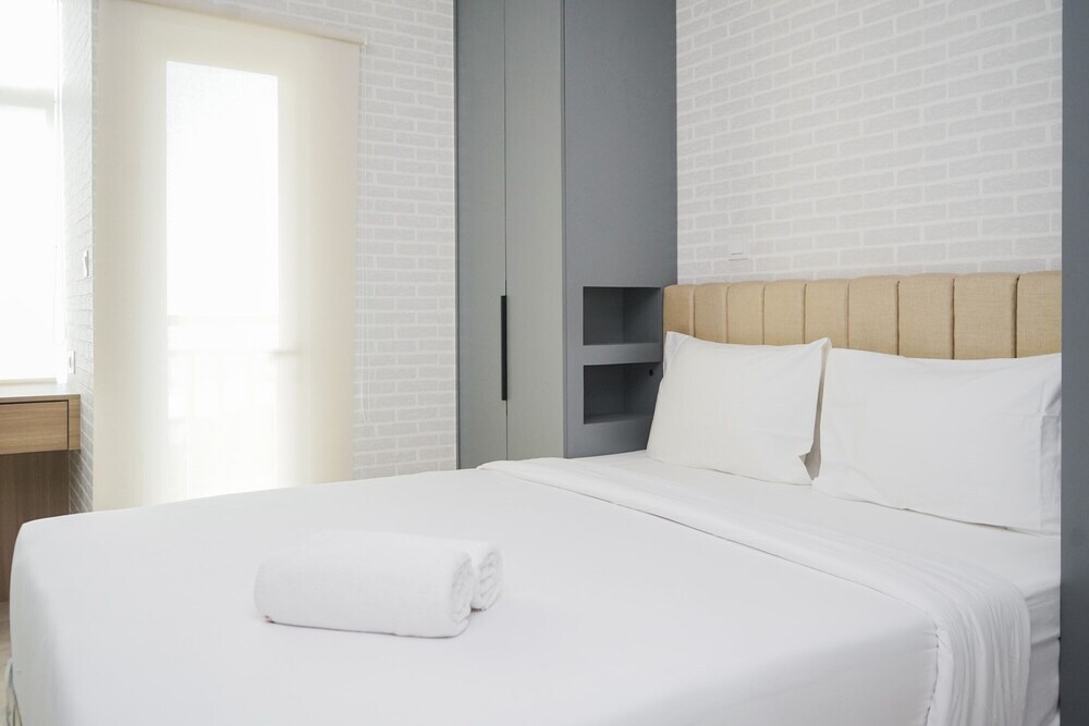 Legok: Comfortable And Cozy Living Studio Room Apartment At B Residence
