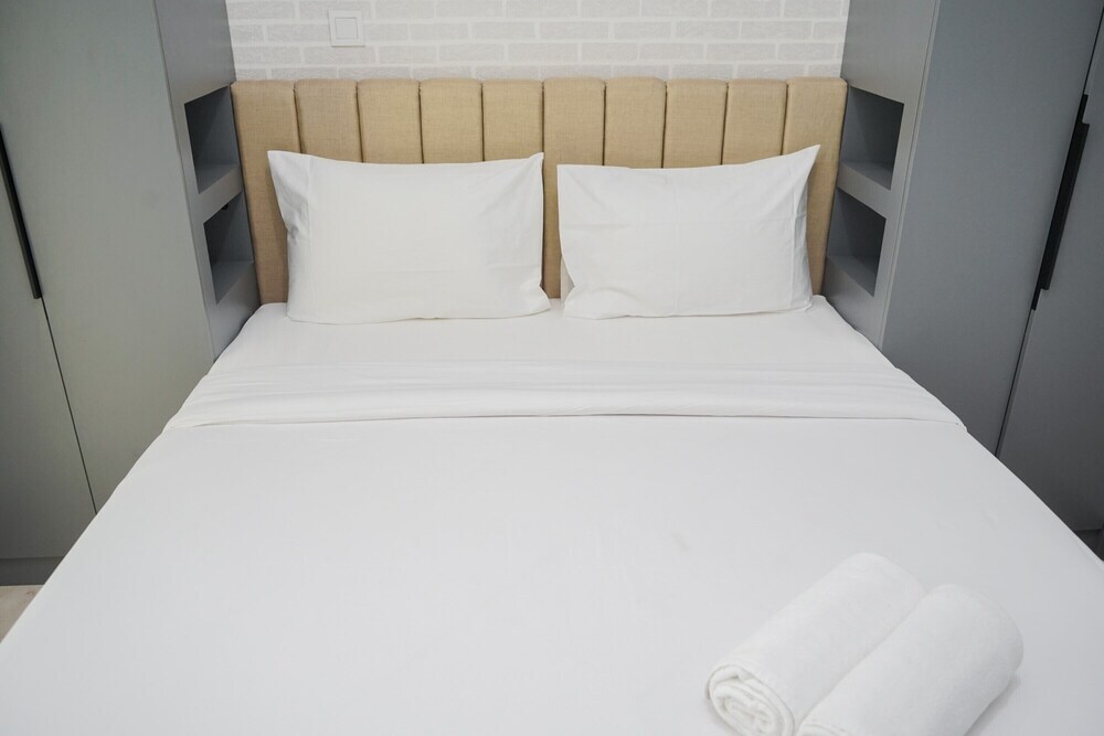 Legok: Comfortable And Cozy Living Studio Room Apartment At B Residence