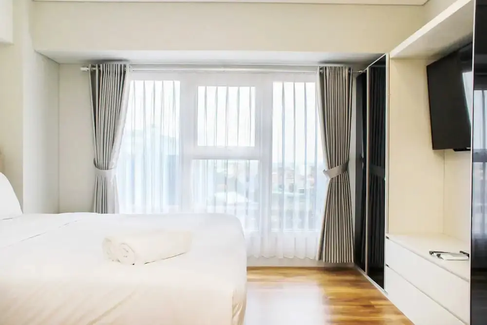 Джакарта: Elegant and Comfortable 2BR Apartment at Maqna Residence