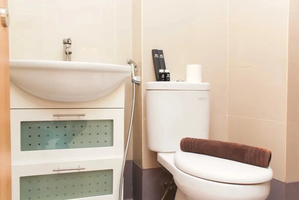 Джакарта: Elegant and Comfortable 2BR Apartment at Maqna Residence