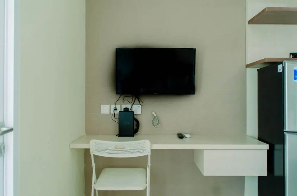 Legok: Minimalist and Cozy Living Studio Apartment at B Residence