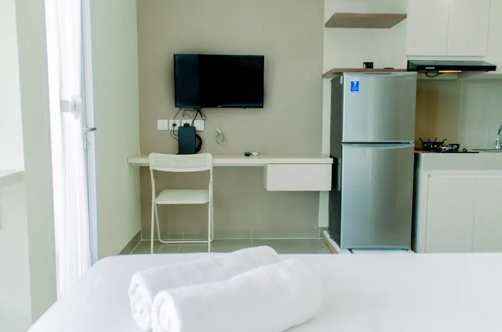 Legok: Minimalist and Cozy Living Studio Apartment at B Residence