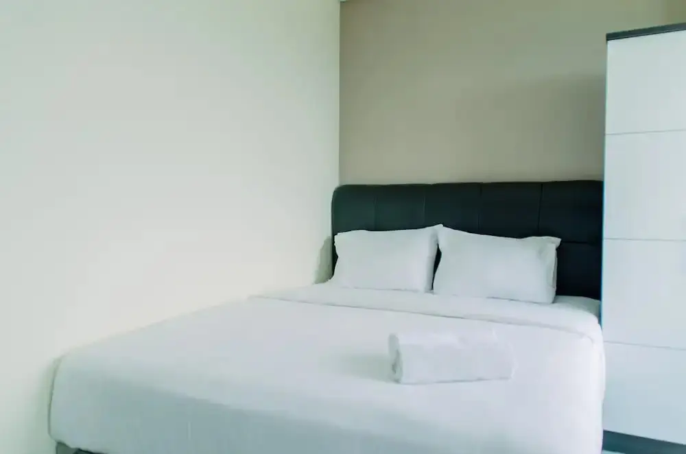 Legok: Minimalist and Cozy Living Studio Apartment at B Residence