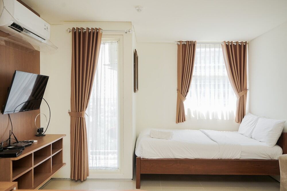 Южный Тангеранг: Comfortable and Minimalist Studio at Tuscany Residences Apartment