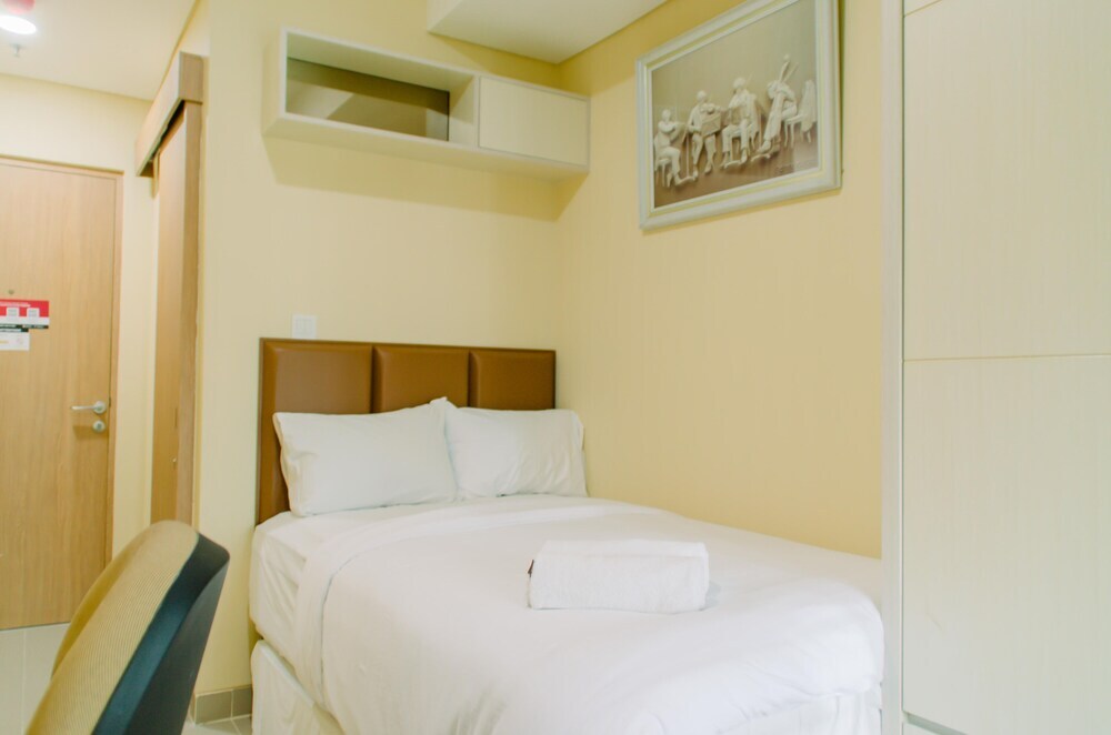Legok: Luxurious Studio At B Residence No Kitchen Apartment
