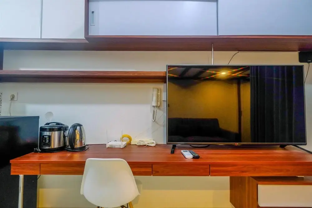 Депок: Homey and Comfort Living Studio Room at Dave Apartment