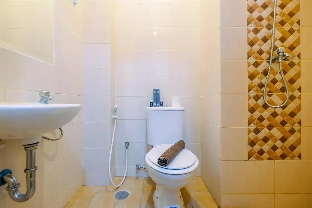 Депок: Homey and Comfort Living Studio Room at Dave Apartment