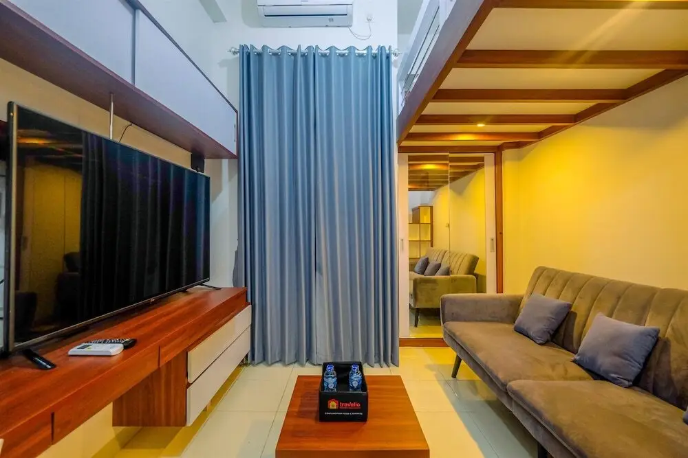 Депок: Homey and Comfort Living Studio Room at Dave Apartment