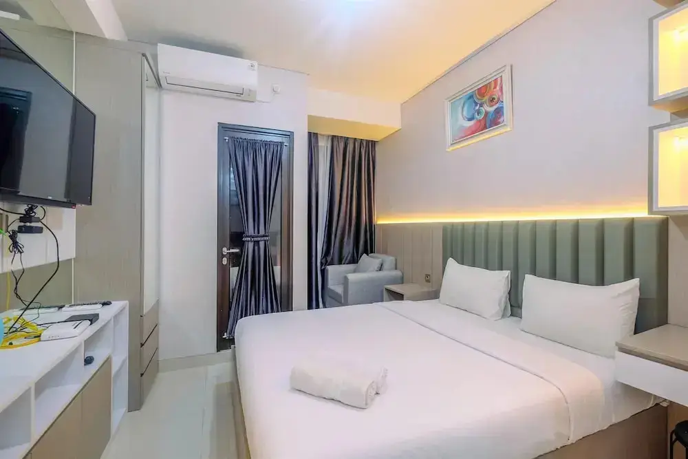 Депок: Nice and Comfy Studio Apartment at Transpark Cibubur