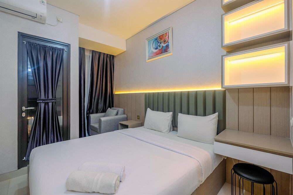 Депок: Nice and Comfy Studio Apartment at Transpark Cibubur