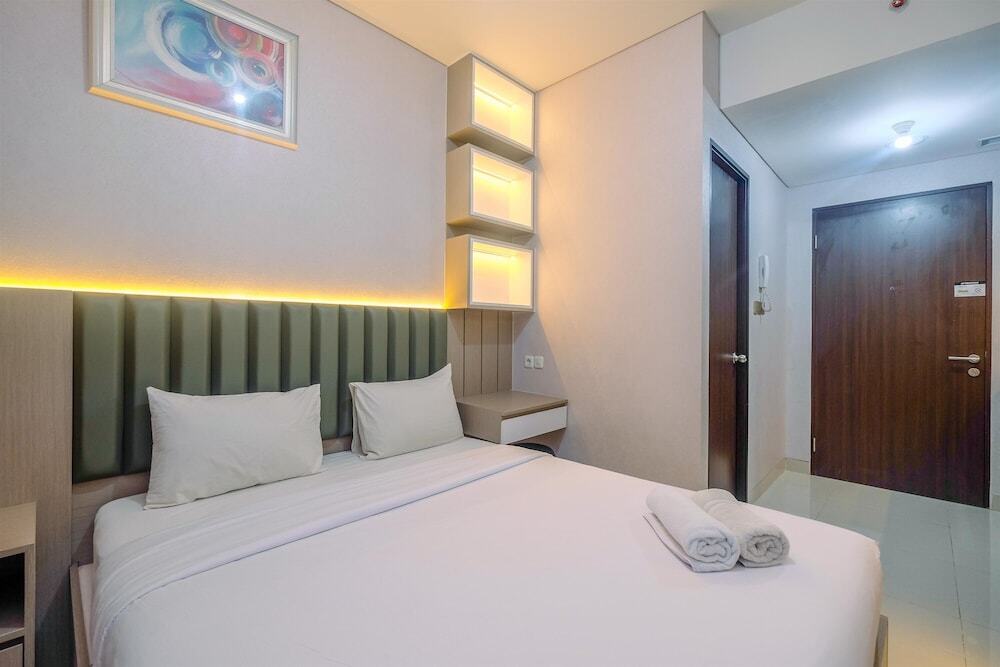 Депок: Nice and Comfy Studio Apartment at Transpark Cibubur