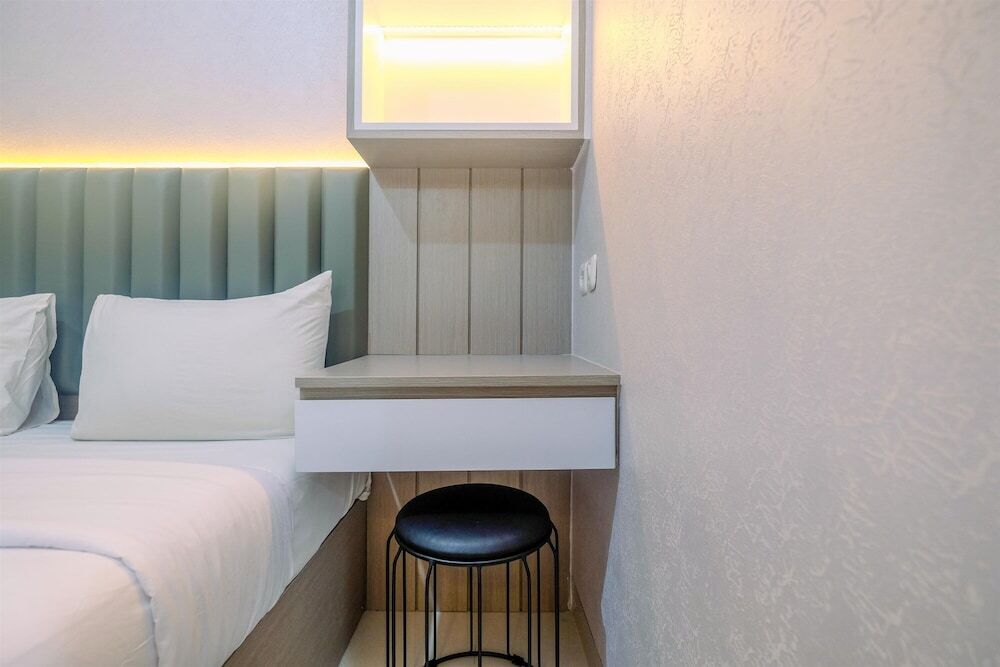 Депок: Nice and Comfy Studio Apartment at Transpark Cibubur
