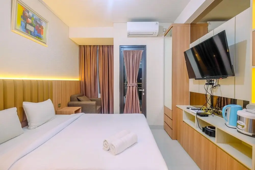 Депок: Homey and Stylish Studio Room at Transpark Cibubur Apartment