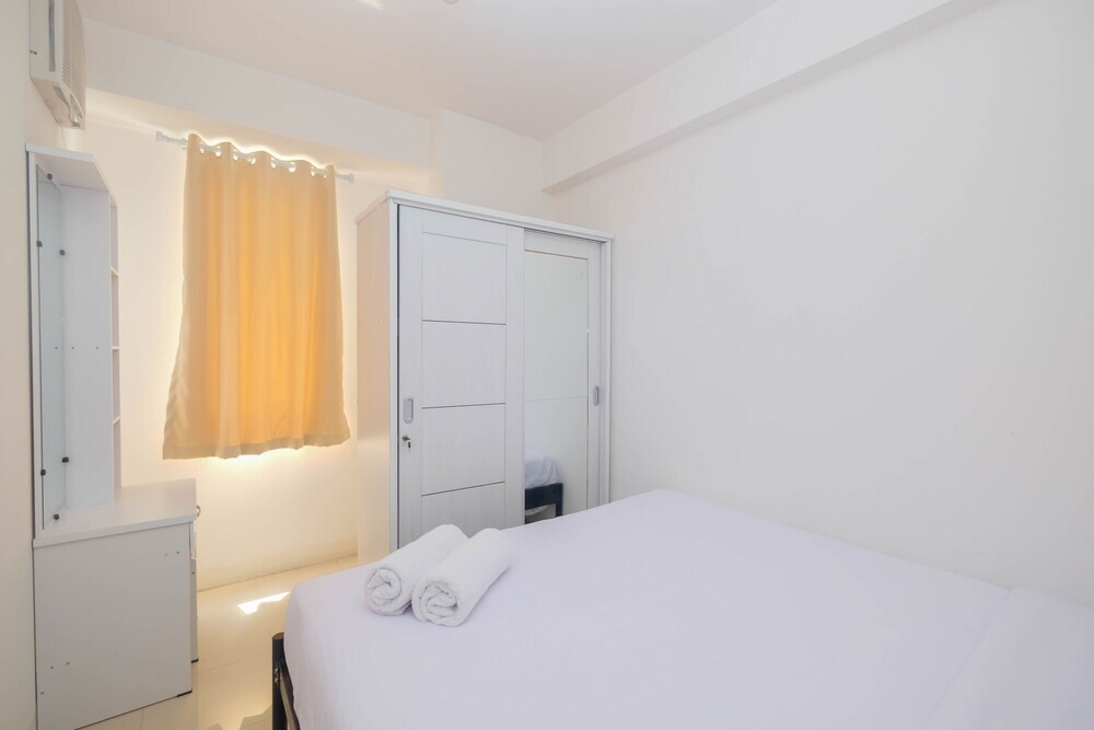 Джакарта: Best Choice and Comfy 3BR at Bassura City Apartment