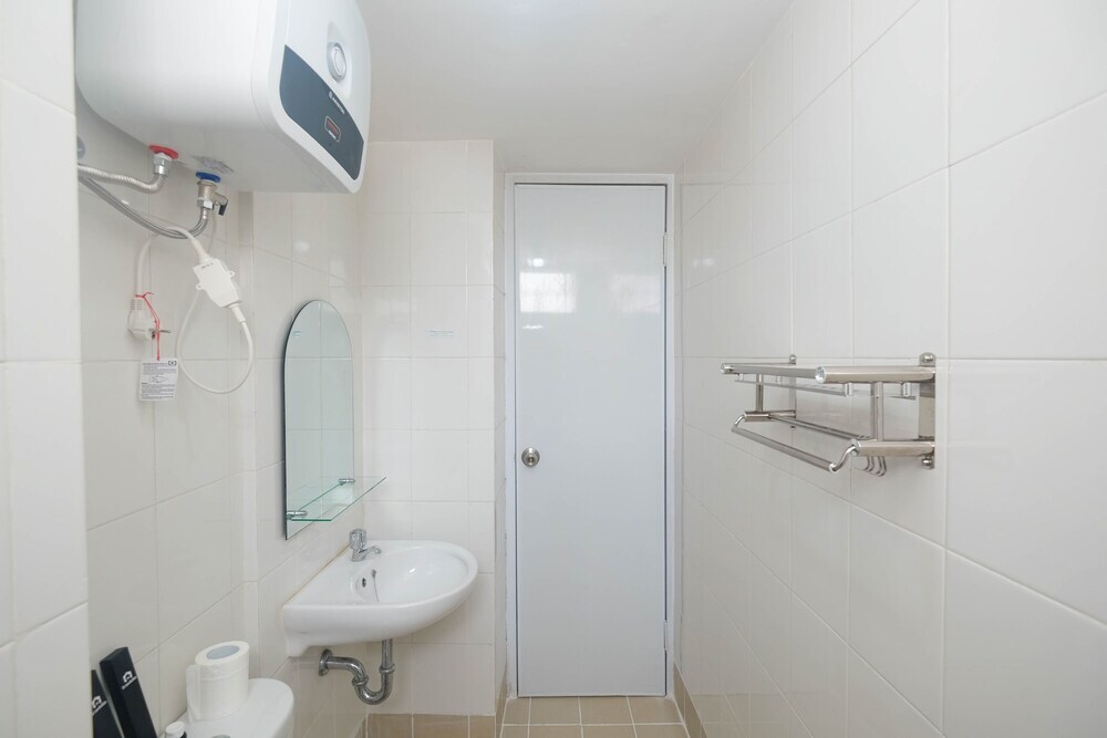 Джакарта: Best Choice and Comfy 3BR at Bassura City Apartment
