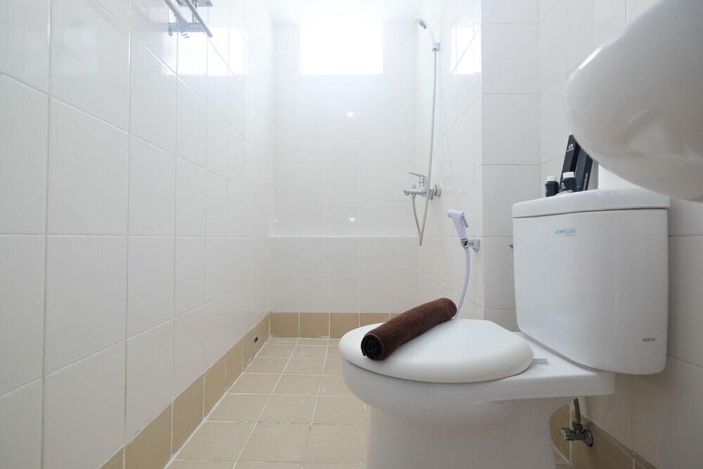 Джакарта: Best Choice and Comfy 3BR at Bassura City Apartment