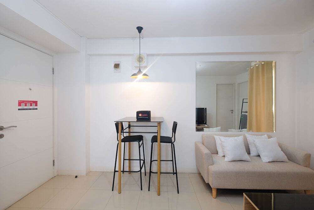 Джакарта: Best Choice and Comfy 3BR at Bassura City Apartment