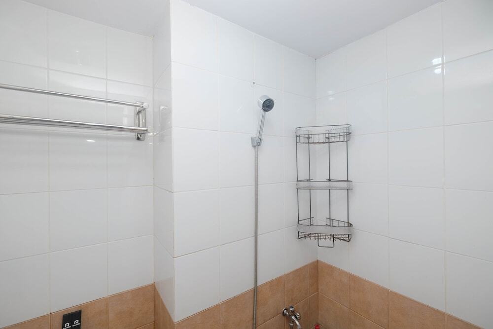 Джакарта: Comfort 2BR @ Green Pramuka City Apartment