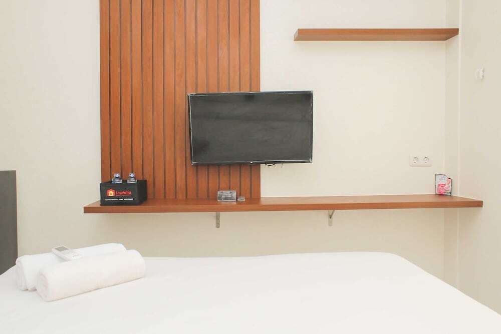 Чикаранг: Nice and Elegant Studio at Riverview Jababeka Apartment