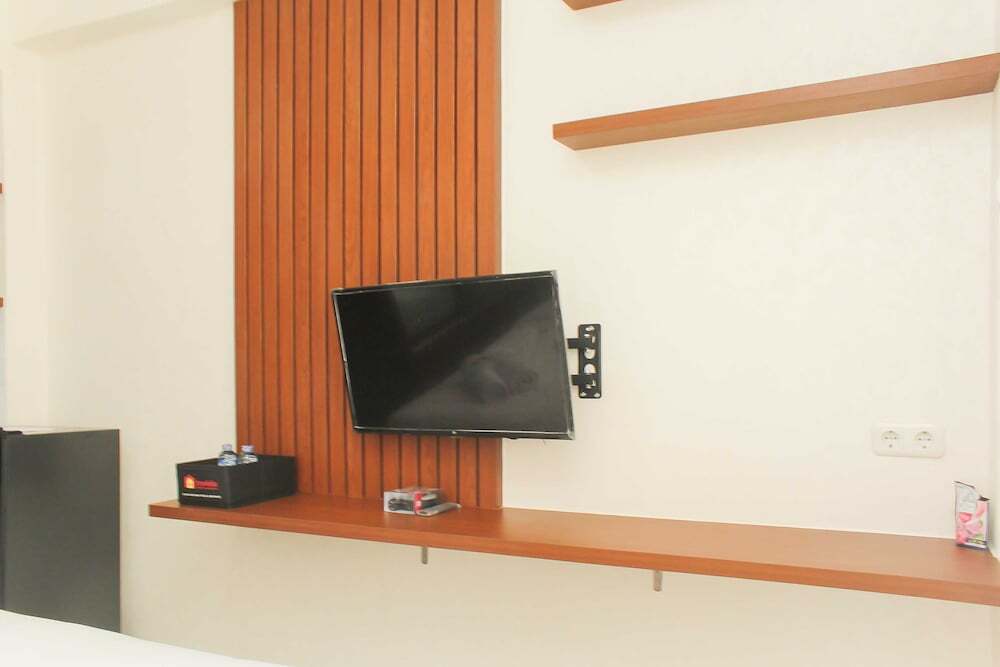 Чикаранг: Nice and Elegant Studio at Riverview Jababeka Apartment