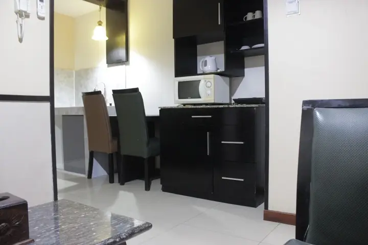Сименьян: Spacious 1BR with Great View at Marbella Suites Dago
