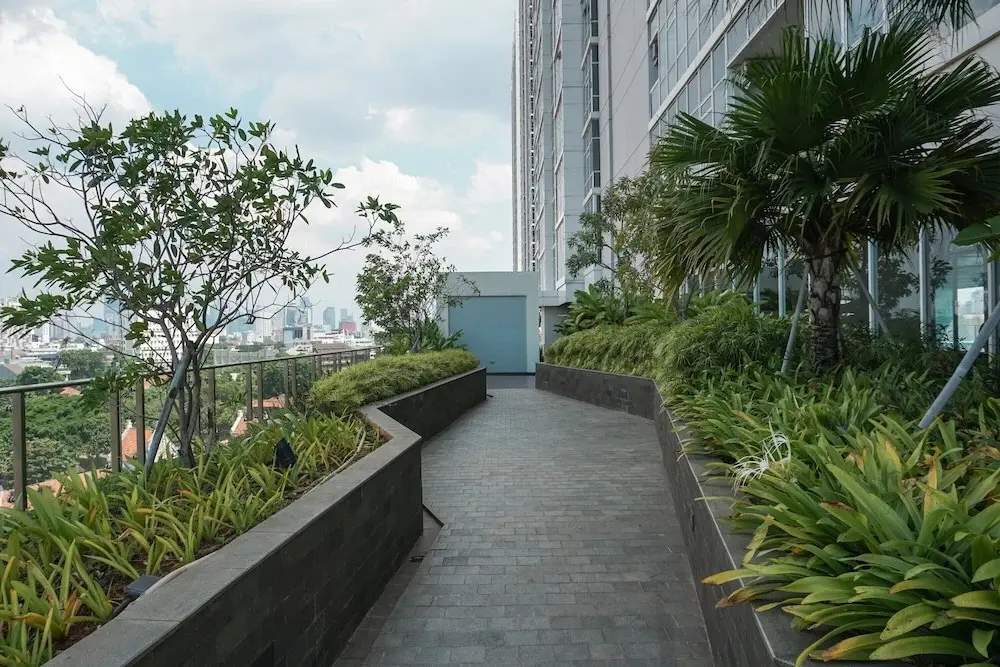 Джакарта: Elegant and Spacious 3BR Menteng Park Apartment