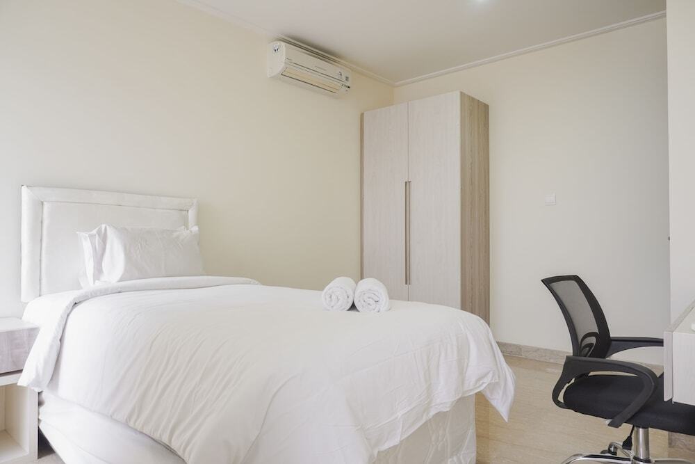 Джакарта: Elegant and Spacious 3BR Menteng Park Apartment