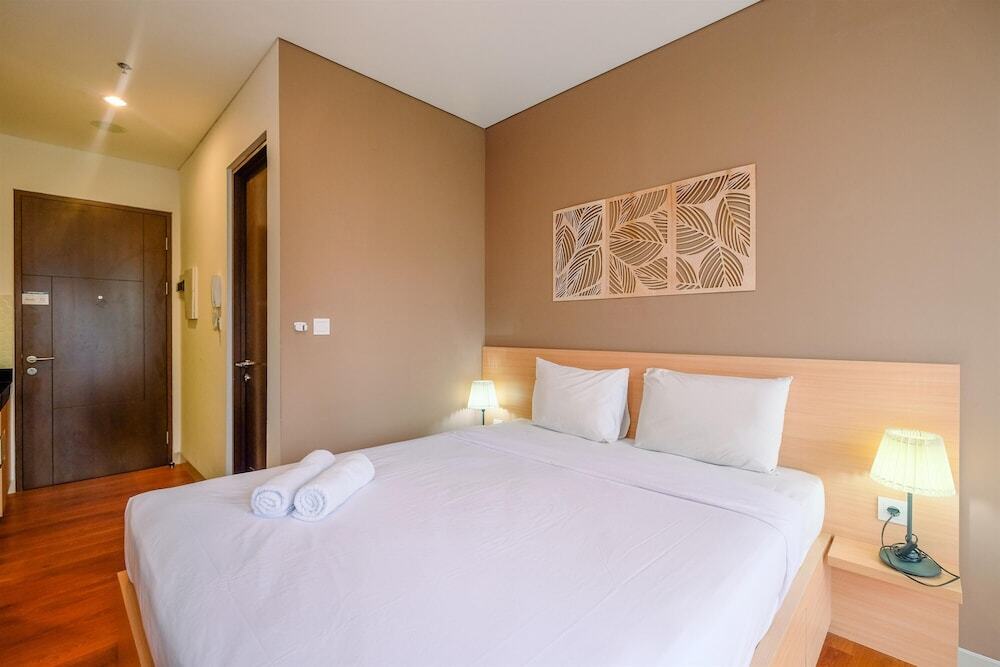 Nice and Elegant Studio at Ciputra World 2 Apartment — фото 1
