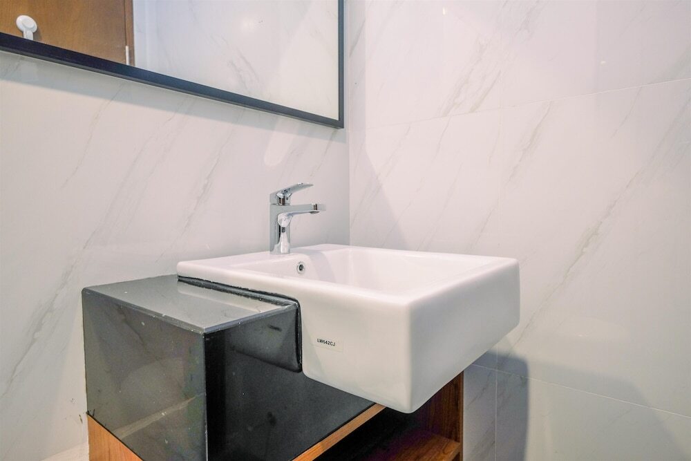 Джакарта: Nice and Elegant Studio at Ciputra World 2 Apartment