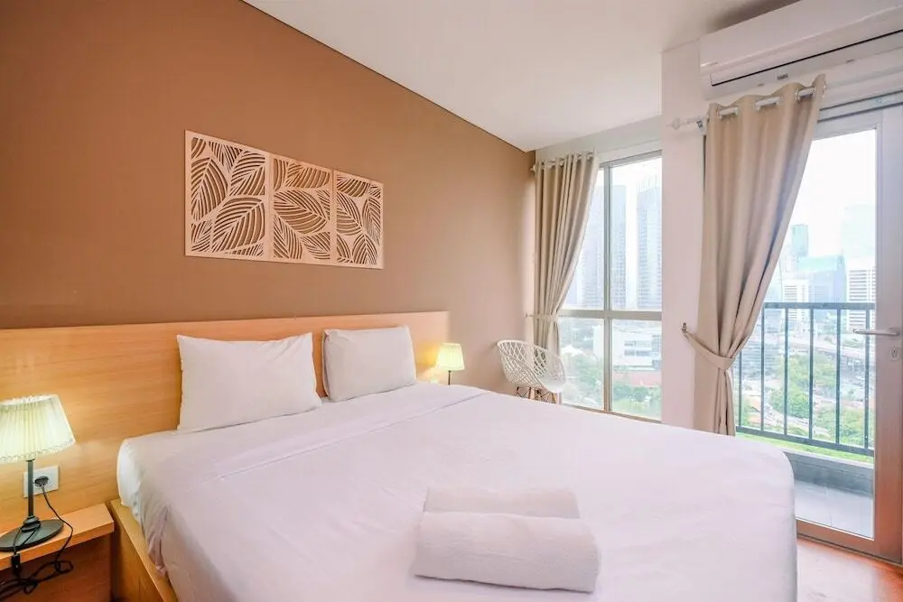 Джакарта: Nice and Elegant Studio at Ciputra World 2 Apartment