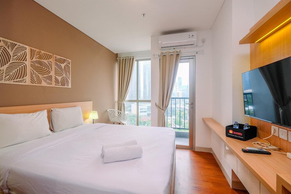 Джакарта: Nice and Elegant Studio at Ciputra World 2 Apartment