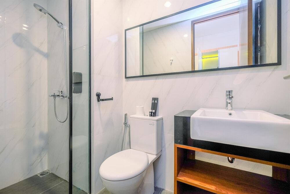 Джакарта: Nice and Elegant Studio at Ciputra World 2 Apartment