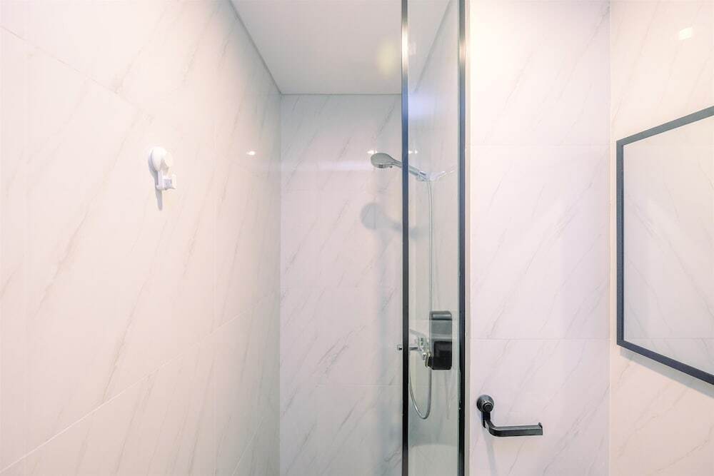 Джакарта: Nice and Elegant Studio at Ciputra World 2 Apartment